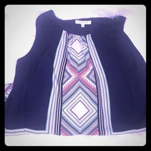 🛍3 $25Dark purple Rose & Olive sleeveless blouse